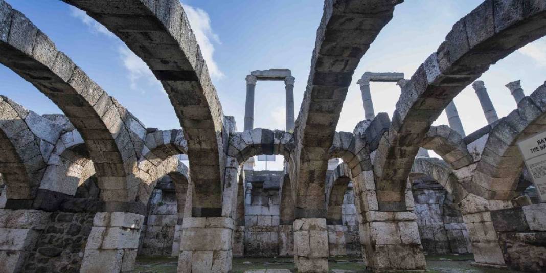 İzmir’in en büyük sırrı bu noktada saklı! Binlerce yıldır akıyor: Antik çeşme herkesi şaşırtıyor 5